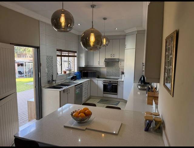 5 BEDROOM HOUSE FOR SALE IN ERASMIA